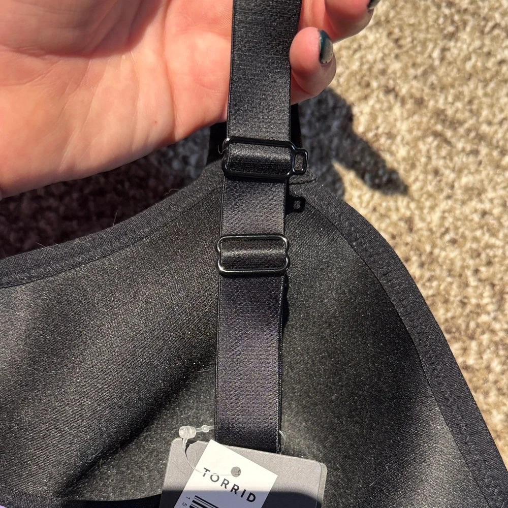 Torrid Dahlia Purple and Black Sport’s Bra - 38D - NWT - Picture 4 of 7